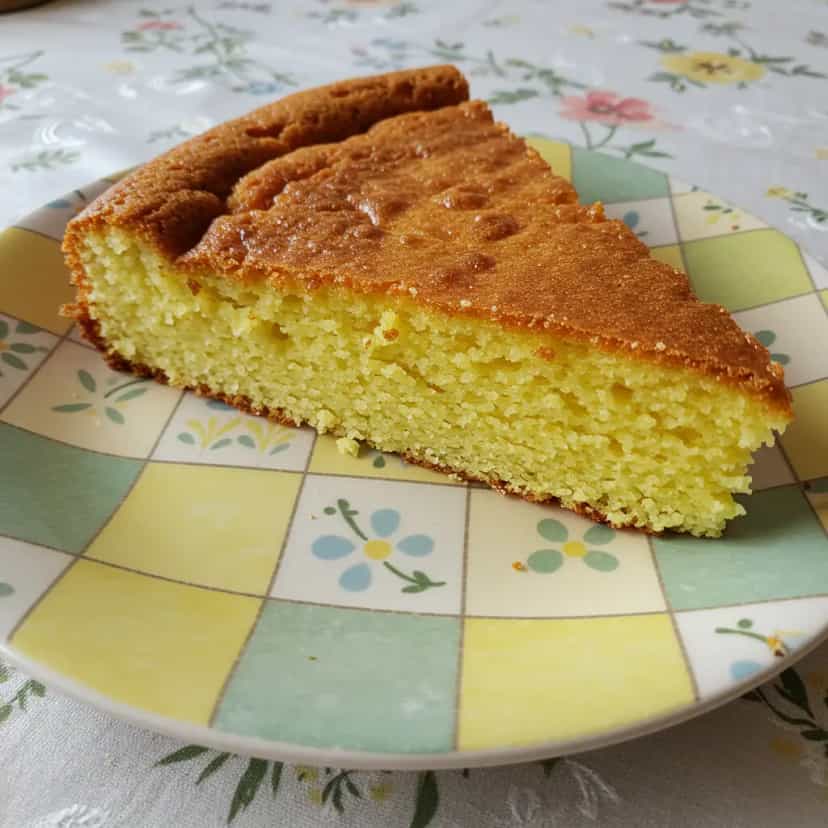 Foto deliciosa de Bolo de Milho Cremoso pronta para servir - Bolos & Cupcakes