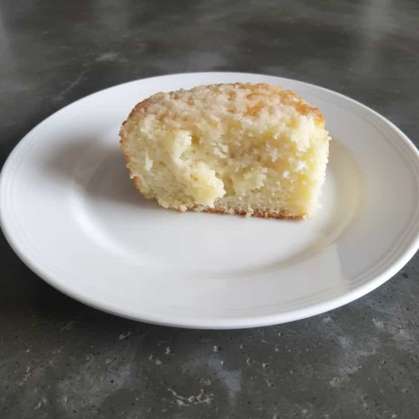 Foto deliciosa de Bolo de Polvilho com Parmesão pronta para servir - Lanches de Padaria