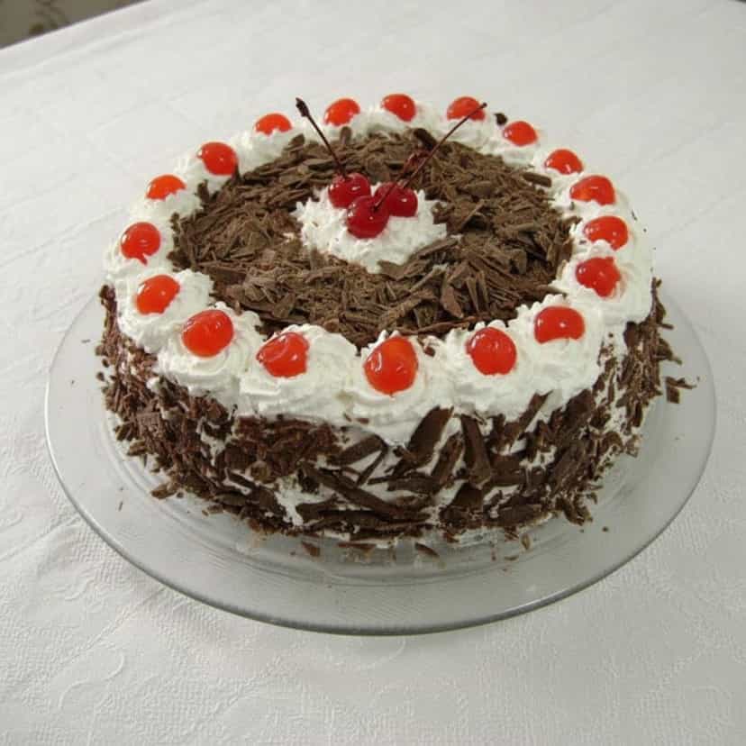 Foto deliciosa de Bolo Floresta Negra pronta para servir - Bolos & Cupcakes