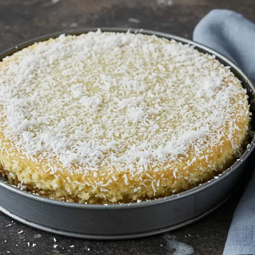 Foto deliciosa de Bolo Gelado de Coco Fácil pronta para servir - Bolos & Cupcakes