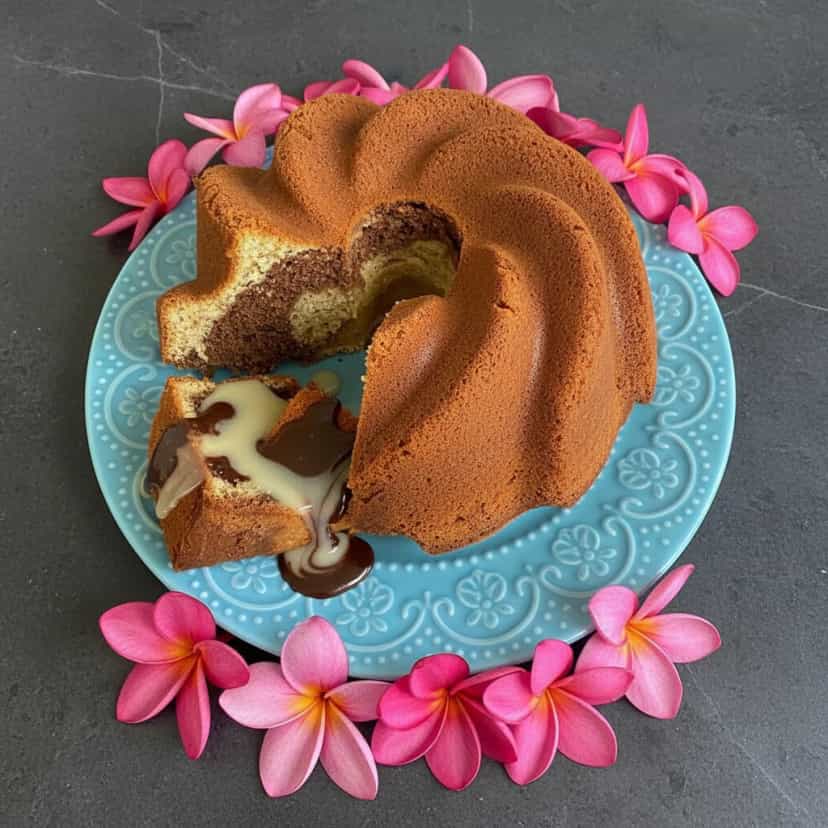 Foto deliciosa de Bolo Mármore pronta para servir - Bolos & Cupcakes