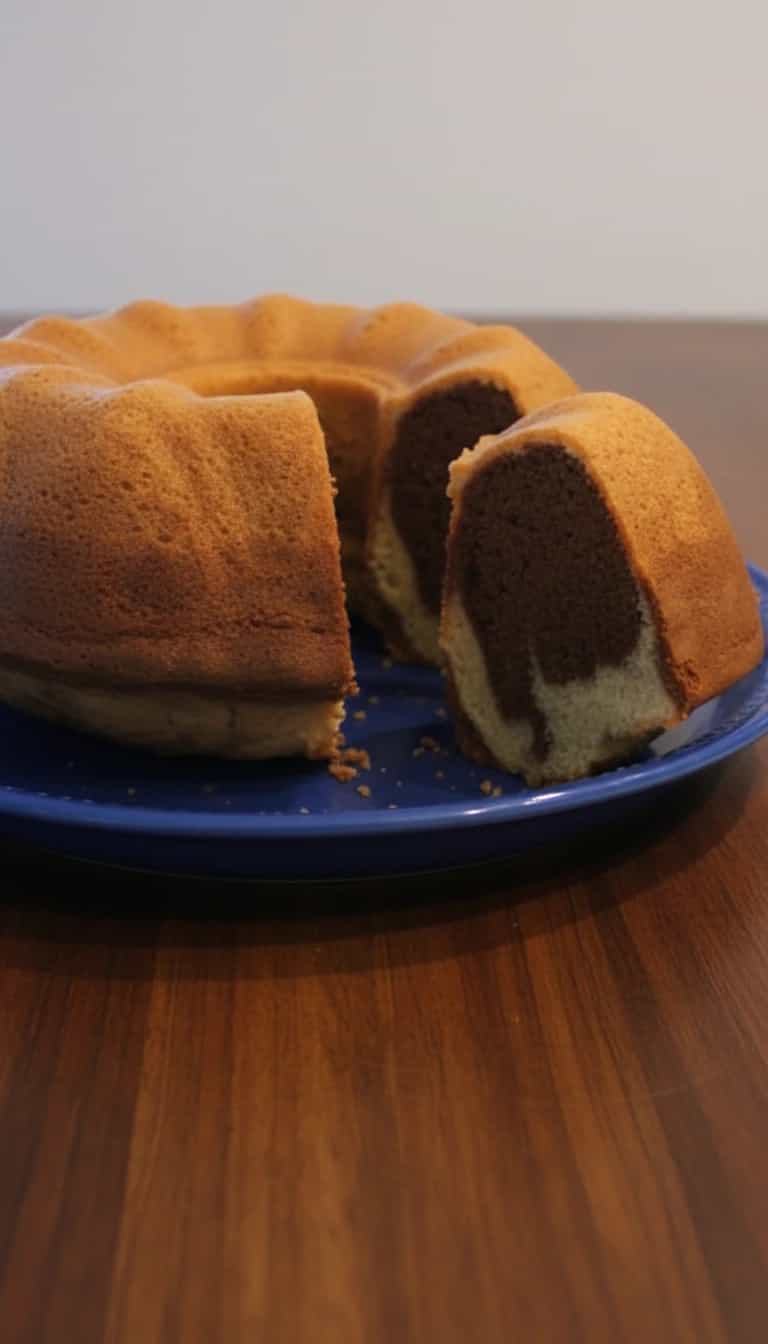 Foto deliciosa de Bolo Mesclado Simples pronta para servir - Bolos & Cupcakes