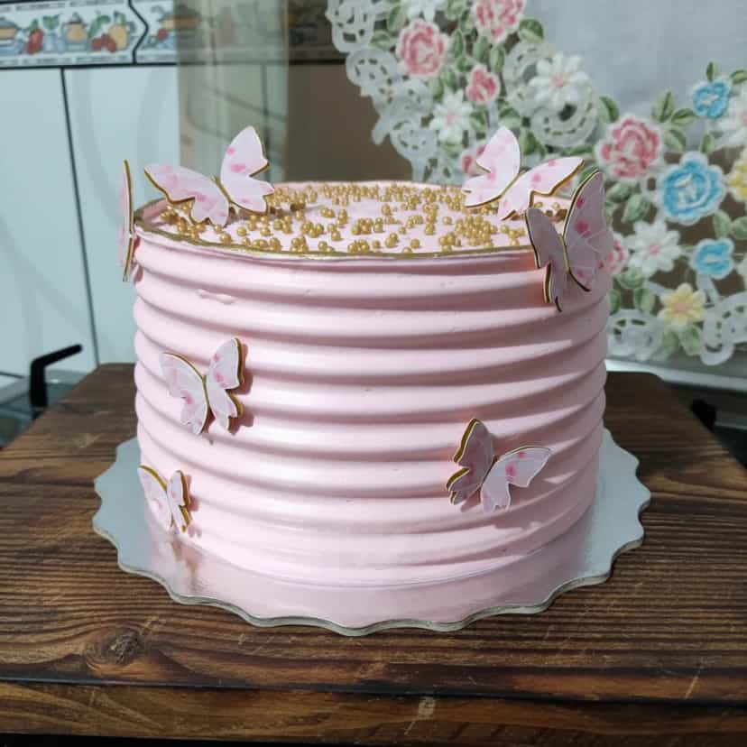 Foto deliciosa de Bolo Mousse 4 Leites pronta para servir - Bolos & Cupcakes