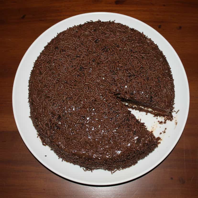 Foto deliciosa de Bolo Prestígio Clássico pronta para servir - Bolos & Cupcakes