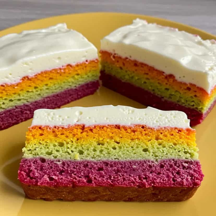 Foto deliciosa de Bolo Salgado Colorido pronta para servir - Salgadinhos