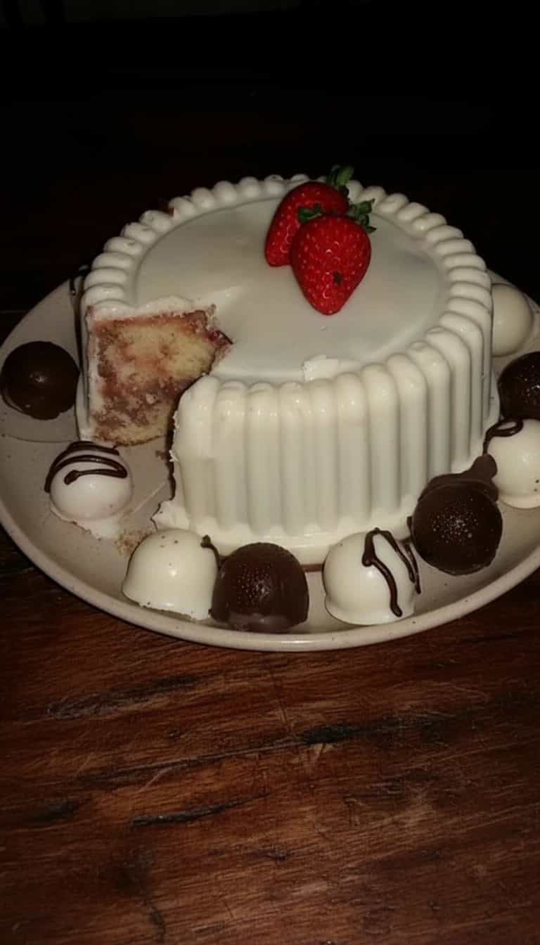 Foto deliciosa de Bolo simples de fazer pronta para servir - Outras Receitas