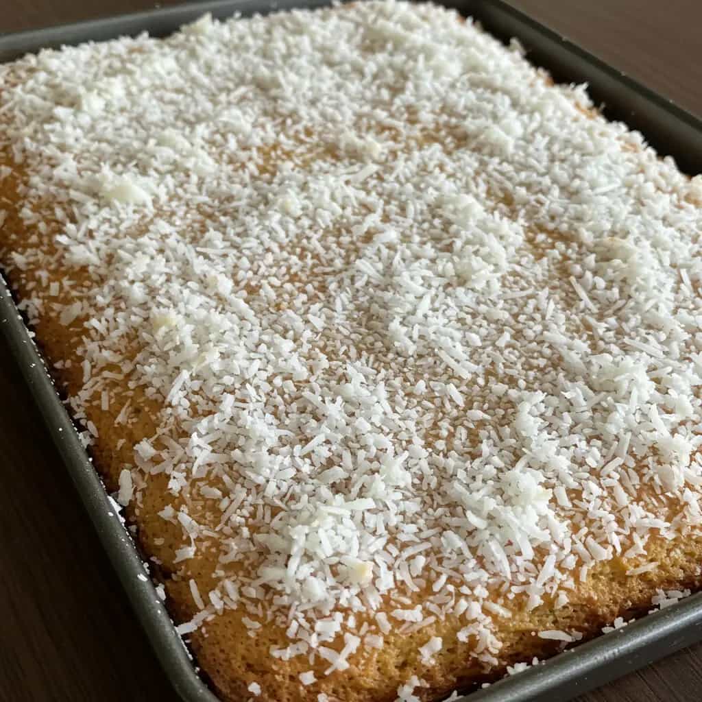 Bolo Úmido de Coco