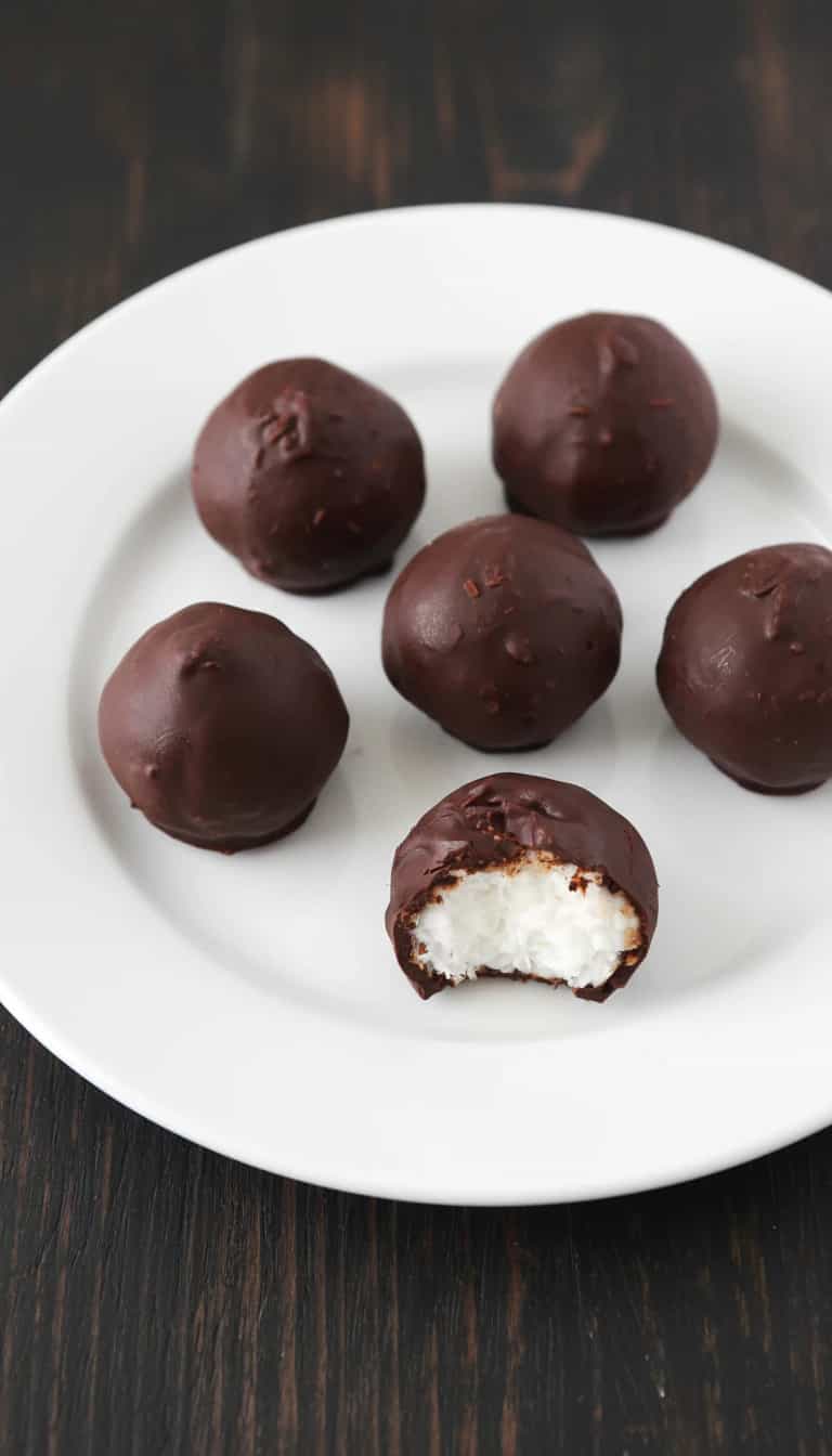 Foto deliciosa de Bombons de Leite Condensado e Coco pronta para servir - Outras Receitas