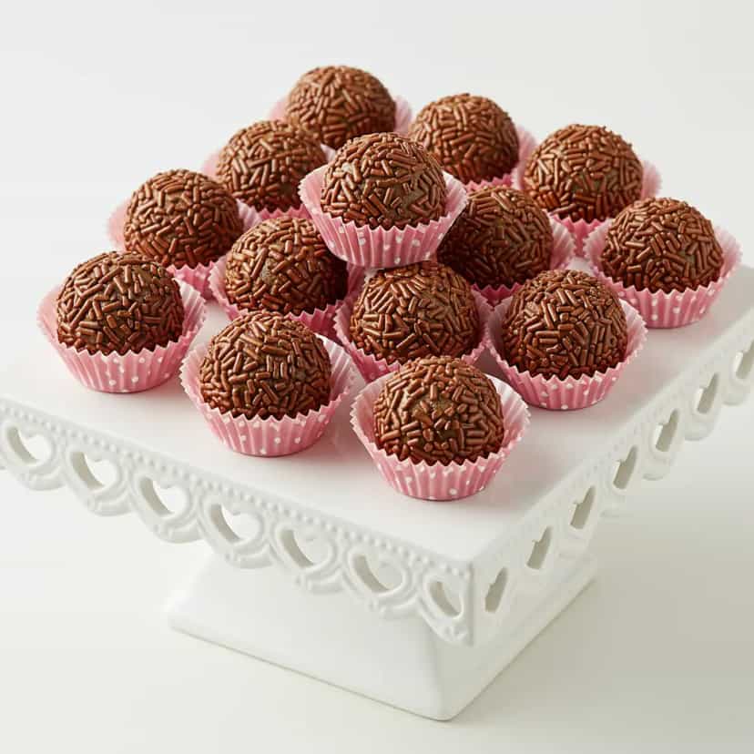 Foto deliciosa de Brigadeiro de Mandioca pronta para servir - Outras Receitas