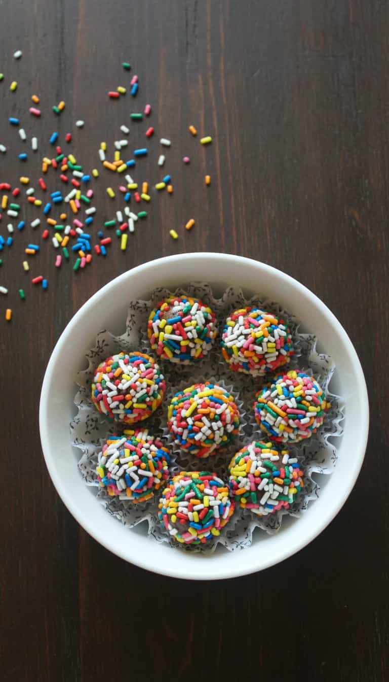 Foto deliciosa de Brigadeiros Coloridos pronta para servir - Outras Receitas