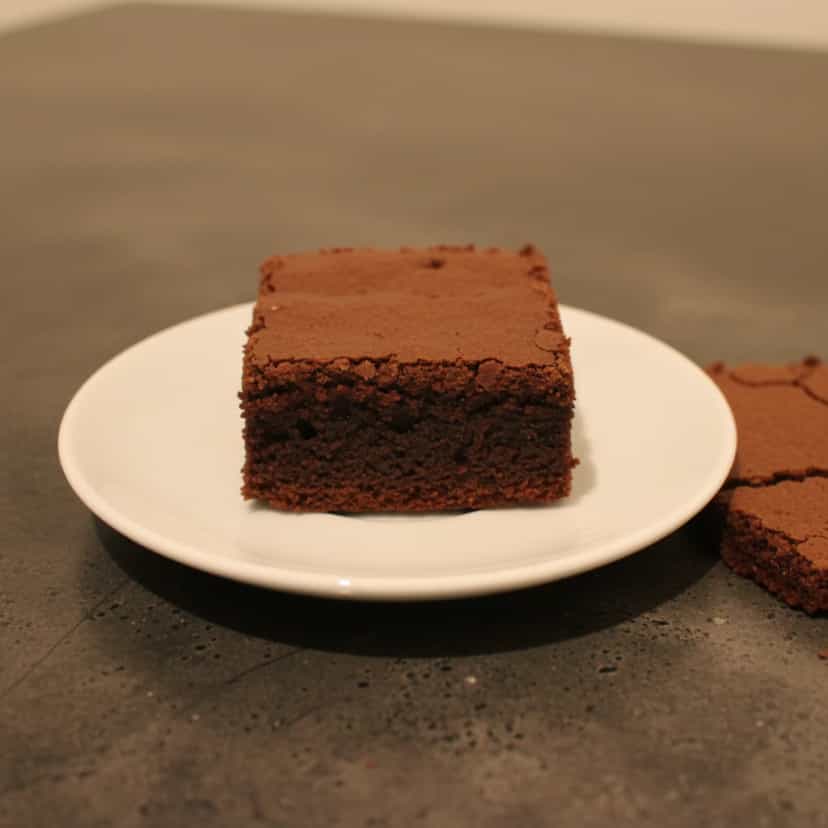 Foto deliciosa de Brownie de Chocolate Simples pronta para servir - Brownies & Cookies