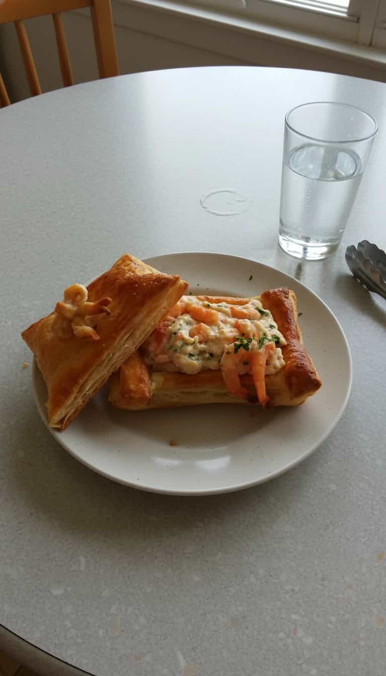 Foto deliciosa de Caixinha de Camarão Crocante pronta para servir - Salgadinhos