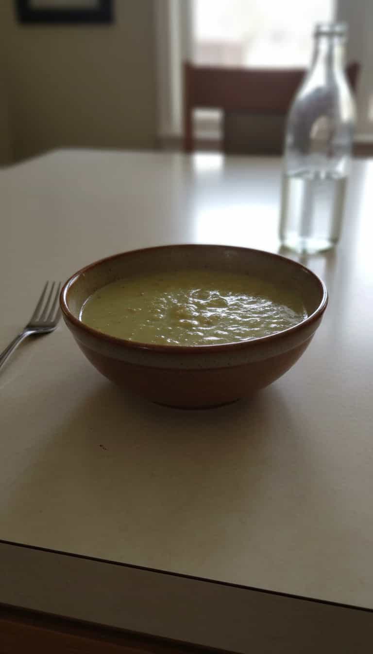 Foto deliciosa de Caldo Cremoso de Inhame com Calabresa pronta para servir - Sopas & Caldos