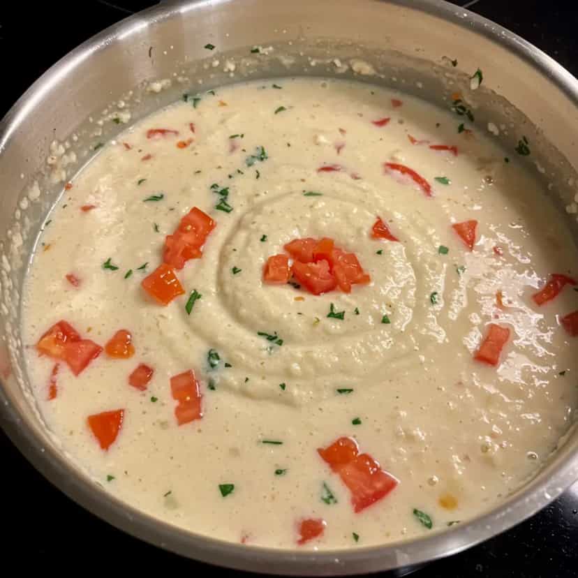 Foto deliciosa de Caldo Cremoso de Inhame com Carne pronta para servir - Sopas & Caldos