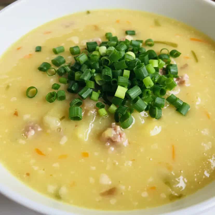 Foto deliciosa de Caldo de Mandioca Cremoso pronta para servir - Sopas & Caldos
