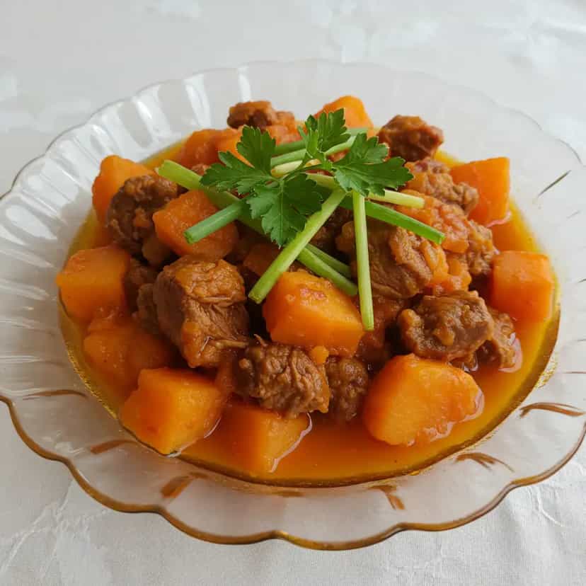 Foto deliciosa de Caldo de Mocotó com Mandioca pronta para servir - Sopas & Caldos