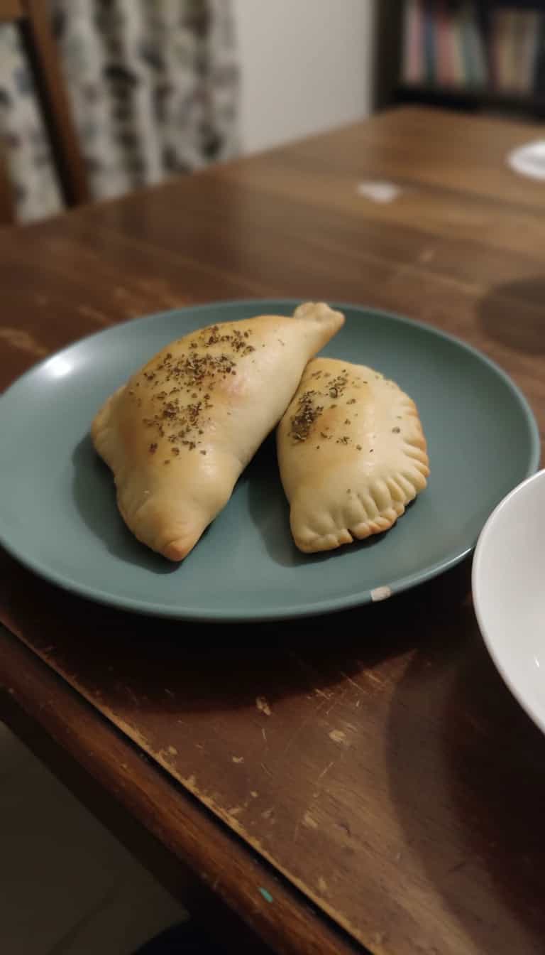 Foto deliciosa de Calzone delicioso pronta para servir - Pizzas & Salgados