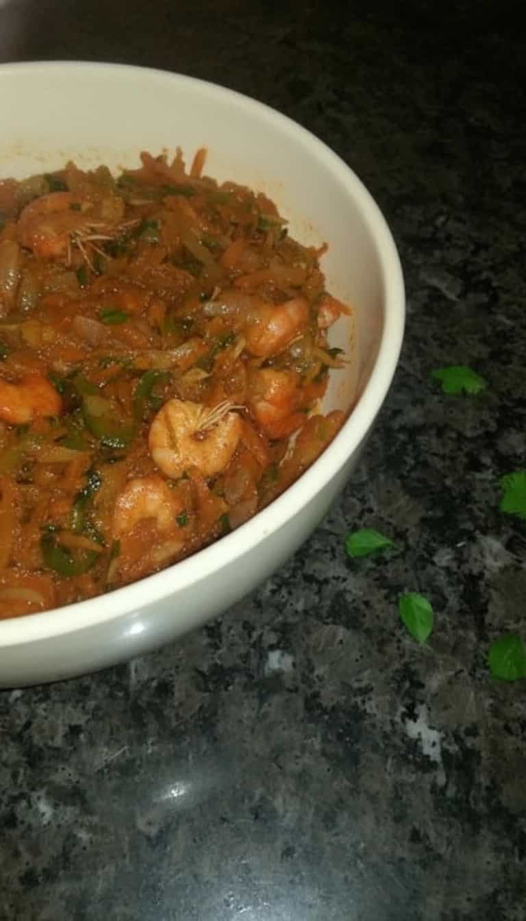 Foto deliciosa de Camarões Salteados com Legumes pronta para servir - Outras Receitas