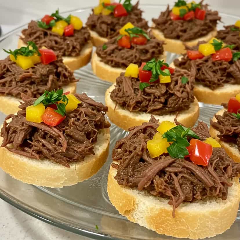 Foto deliciosa de Canapés de Carne Seca pronta para servir - Salgadinhos