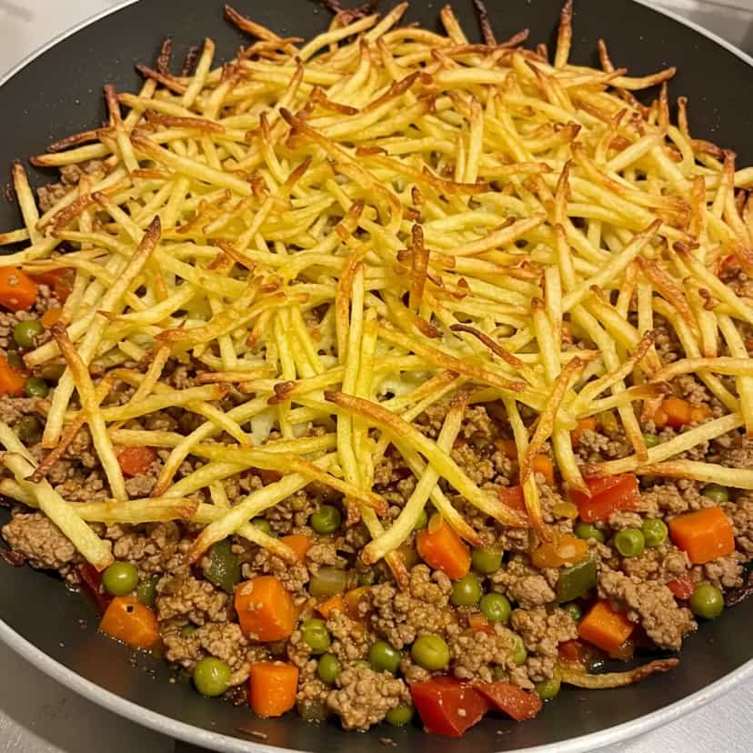 Foto deliciosa de Carne Primavera com Batata Palito pronta para servir - Carnes & Frango