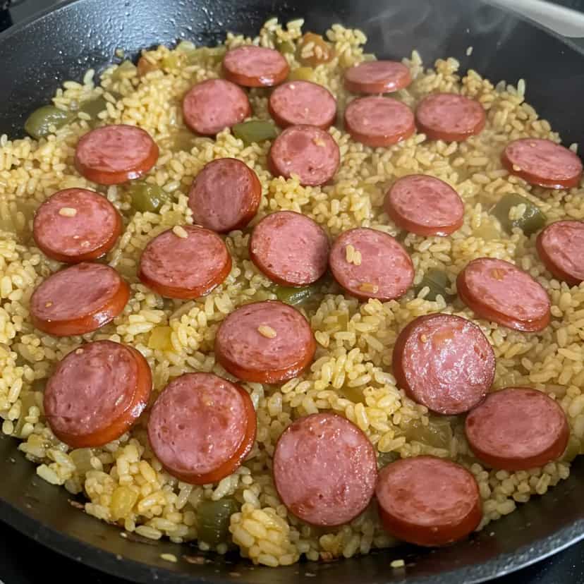 Foto deliciosa de Carreteiro de Calabresa pronta para servir - Outras Receitas