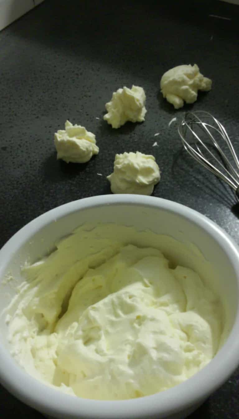 Foto deliciosa de Chantilly de Nata Gelada pronta para servir - Outras Receitas
