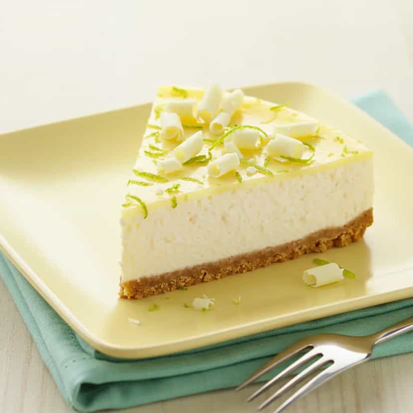 Foto deliciosa de Cheesecake Limão e Chocolate Branco pronta para servir - Tortas & Tortinhas