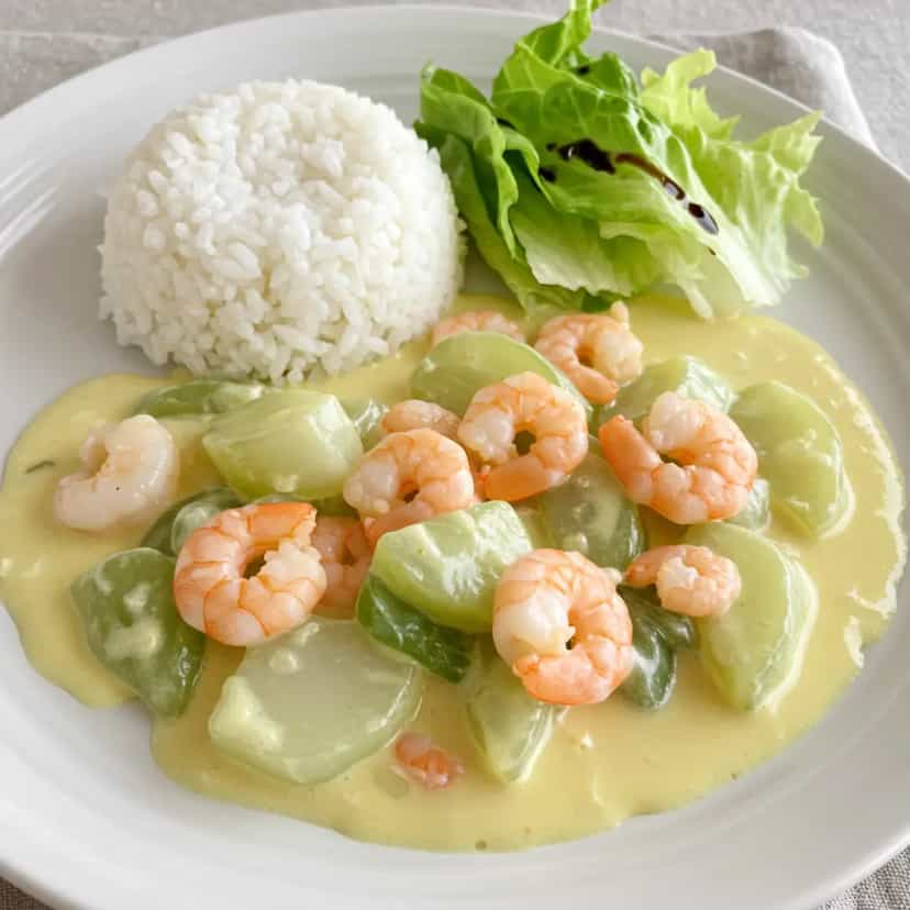 Foto deliciosa de Chuchu com Camarão ao Curry pronta para servir - Peixes & Frutos do Mar