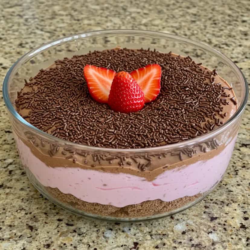 Foto deliciosa de Cobertura de Brigadeiro para Bolo pronta para servir - Bolos & Cupcakes