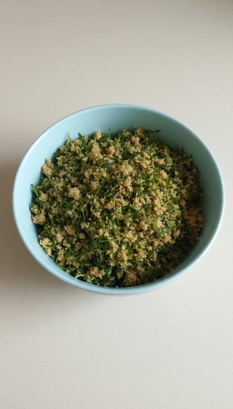 Foto deliciosa de Couve Mineira com Bacon e Farofa pronta para servir - Pratos Brasileiros Icônicos