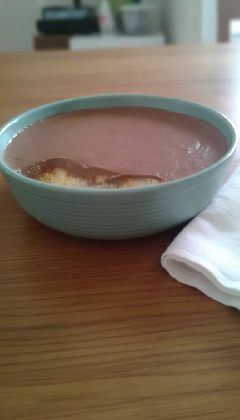 Foto deliciosa de Creme de Coco e Chocolate pronta para servir - Pudins & Cremes