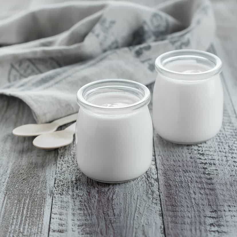 Foto deliciosa de Creme de Iogurte com Morango pronta para servir - Pudins & Cremes