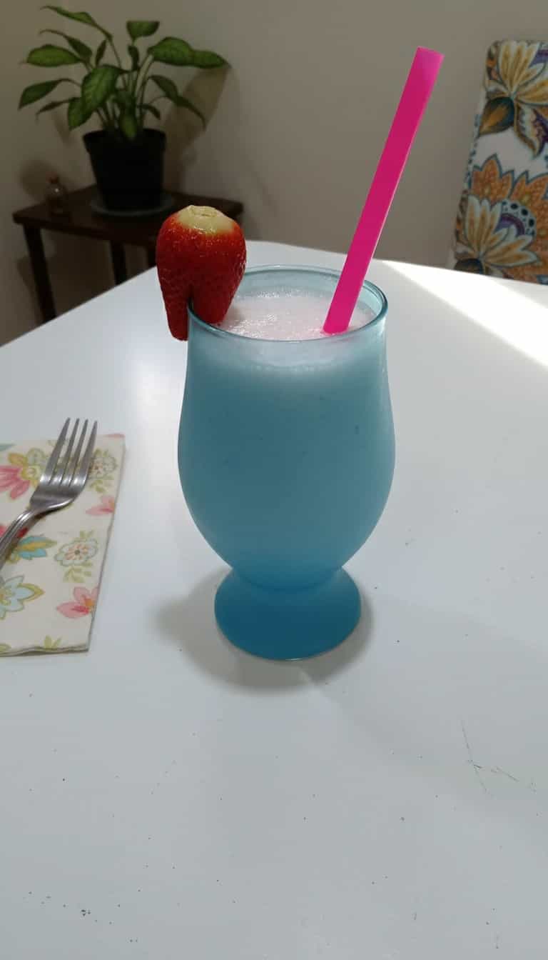 Foto deliciosa de Creme de Jurupinga com Morangos pronta para servir - Coquetéis