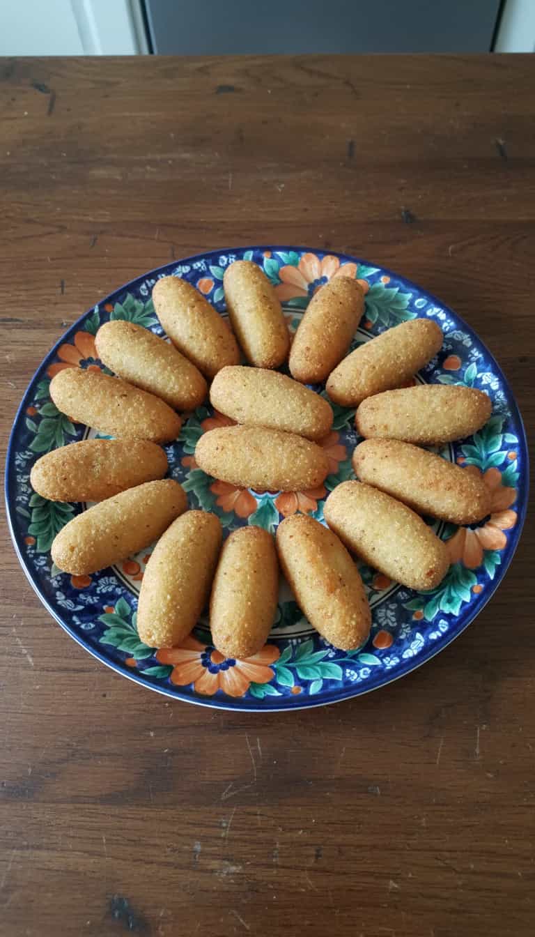 Foto deliciosa de Croquete de Carne Cremoso pronta para servir - Salgadinhos