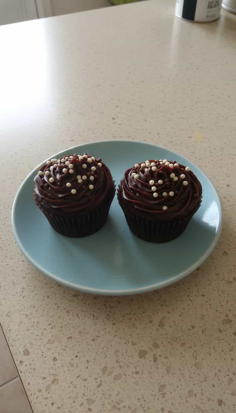 Foto deliciosa de Cupcakes de Brigadeiro Recheados pronta para servir - Bolos & Cupcakes