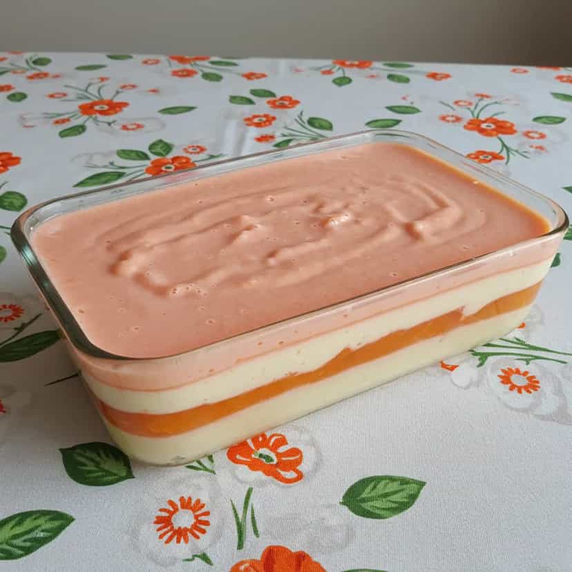 Foto deliciosa de Doce Cremoso com Gelatina pronta para servir - Pudins & Cremes