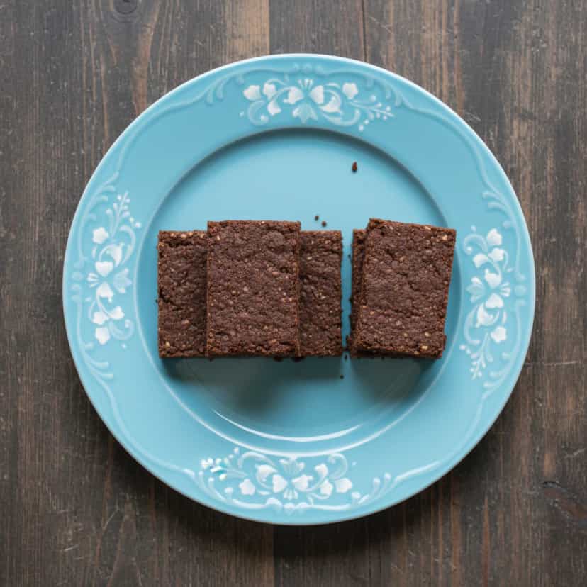 Foto deliciosa de Doce de Chocolate com Coco e Mel pronta para servir - Pudins & Cremes