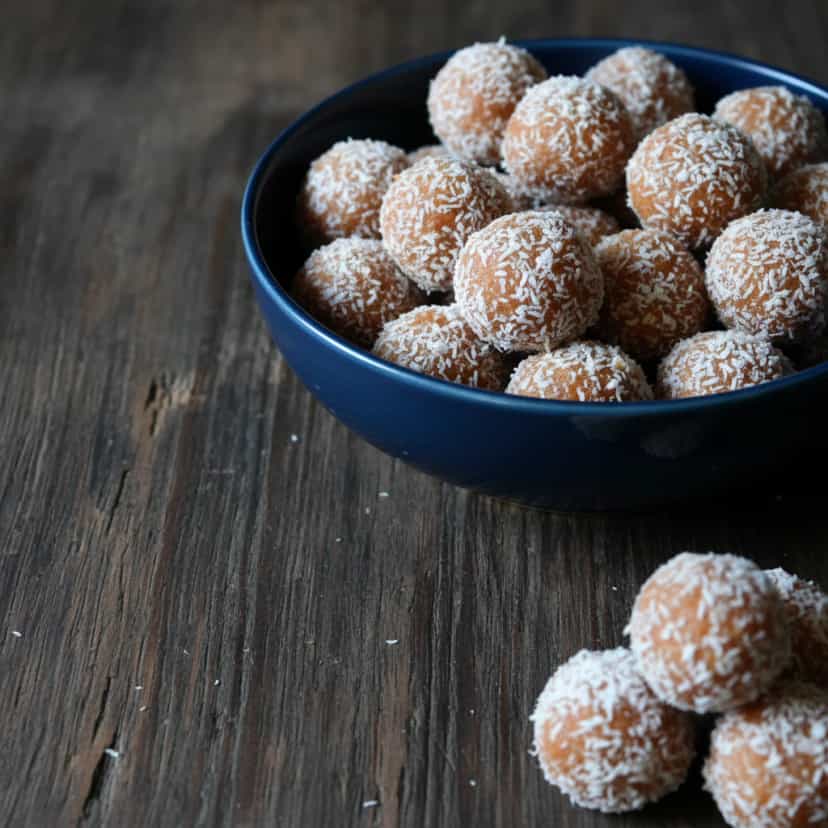 Foto deliciosa de Docinhos de Morango e Castanha pronta para servir - Outras Receitas