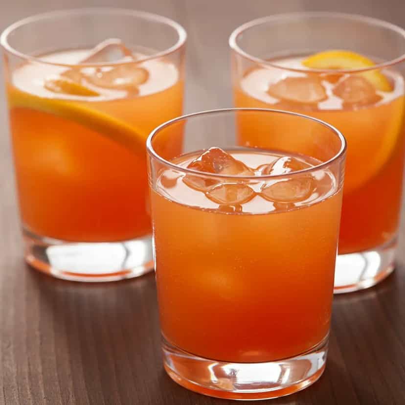 Foto deliciosa de Drink Refrescante de Campari e Laranja pronta para servir - Coquetéis