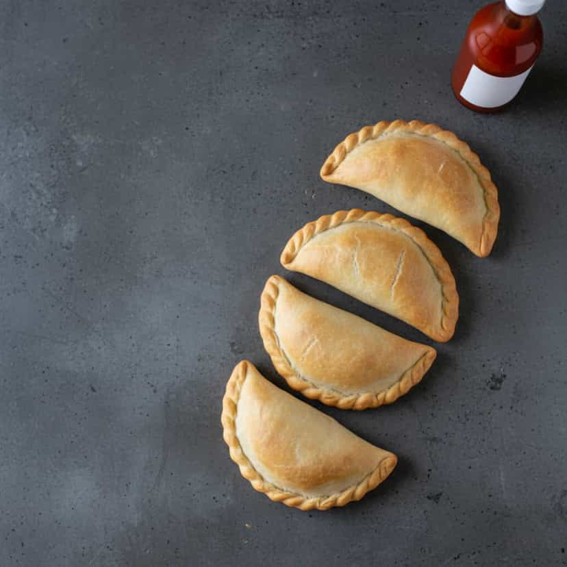 Foto deliciosa de Empanadas de Carne pronta para servir - Pizzas & Salgados