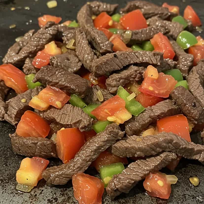 Foto deliciosa de Entrevero Gaúcho no Disco de Arado pronta para servir - Carnes & Frango