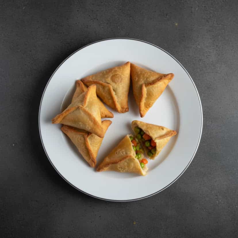 Foto deliciosa de Esfihas de Legumes pronta para servir - Lanches de Padaria
