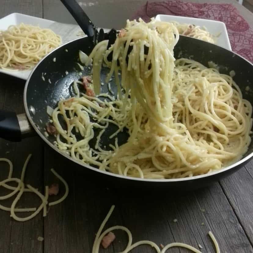 Foto deliciosa de Espaguete com Bacon e Ovos pronta para servir - Outras Receitas