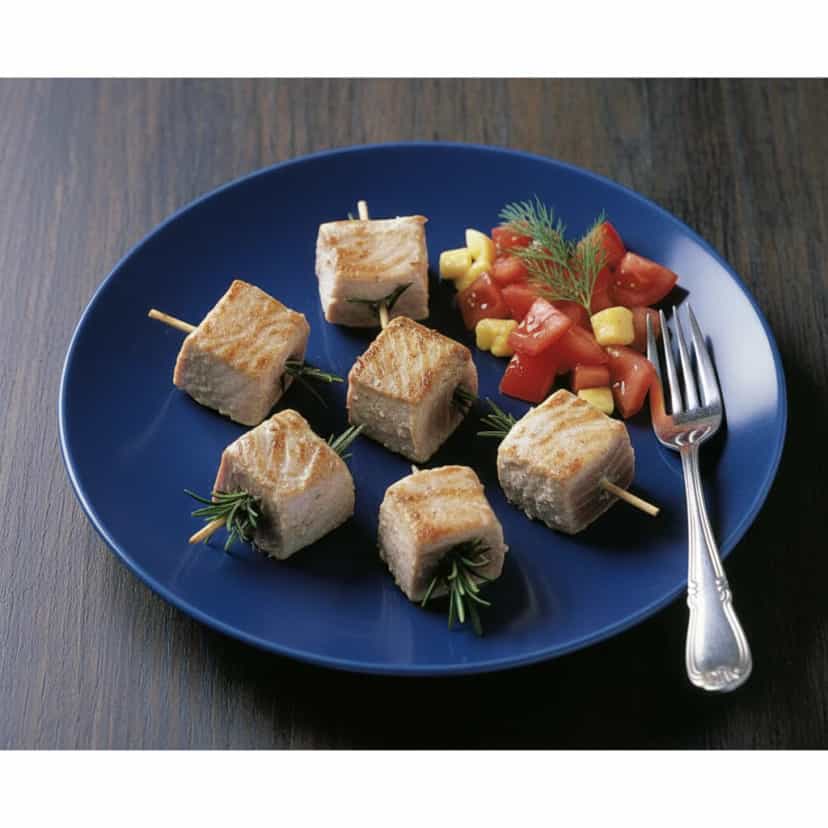 Foto deliciosa de Espetinhos de Atum com Alecrim e Limão pronta para servir - Peixes & Frutos do Mar