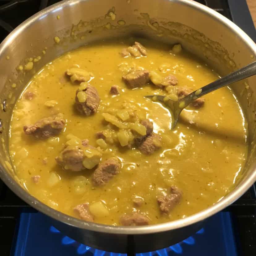 Foto deliciosa de Estrogonofe de Alcatra pronta para servir - Carnes & Frango