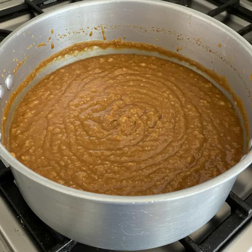 Foto deliciosa de Feijão Caseiro pronta para servir - Pratos Brasileiros Icônicos
