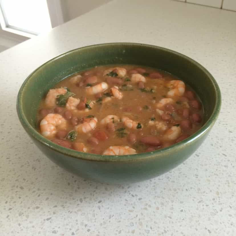 Foto deliciosa de Feijão Mulatinho Cremoso com Camarão pronta para servir - Peixes & Frutos do Mar
