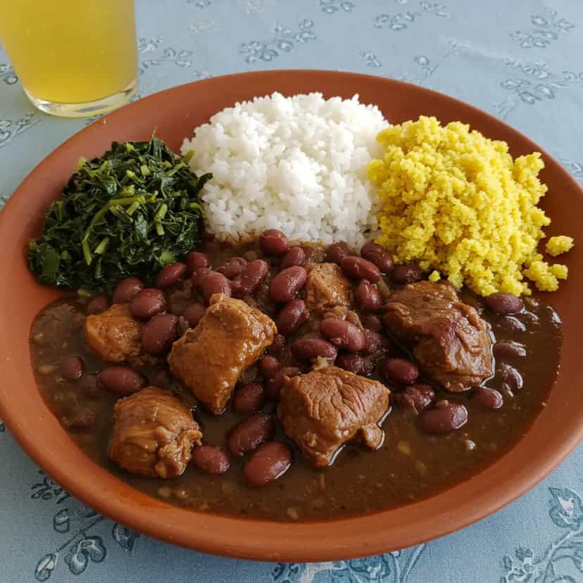 Foto deliciosa de Feijoada Caseira para o Exterior pronta para servir - Pratos Brasileiros Icônicos