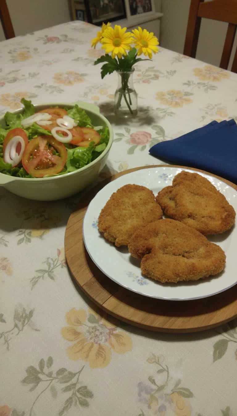 Foto deliciosa de Filé de Frango Empanado pronta para servir - Carnes & Frango