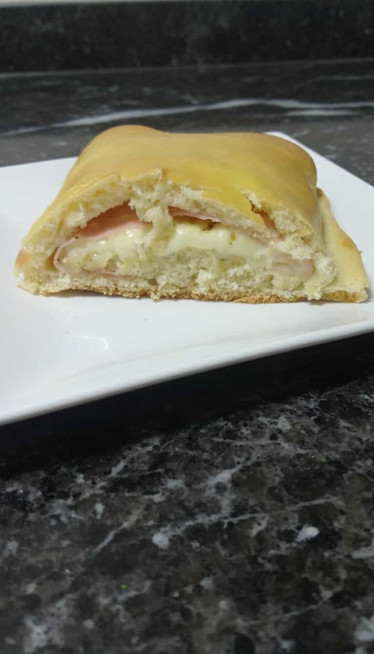 Foto deliciosa de Focaccia Caseira pronta para servir - Lanches de Padaria
